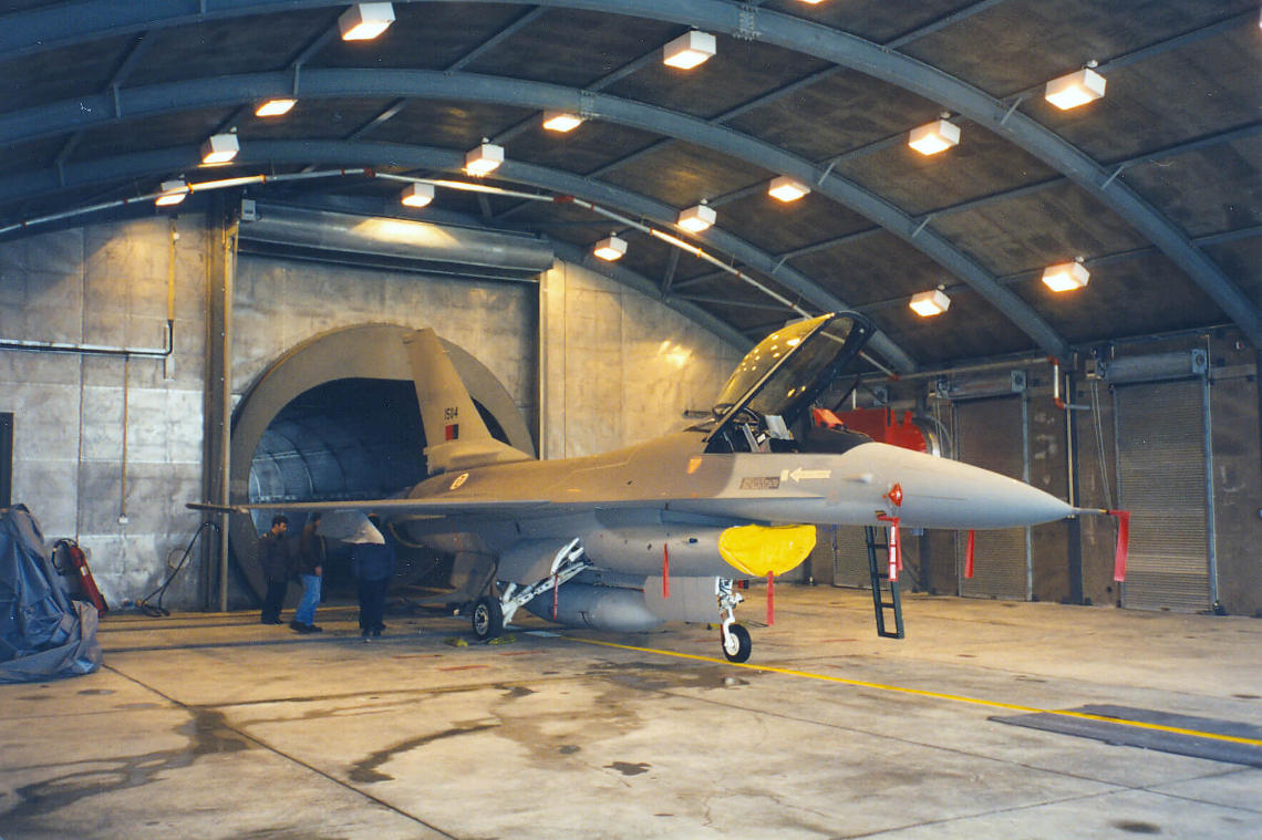 Ældre kampfly testes i Hush-house bygget af IAC